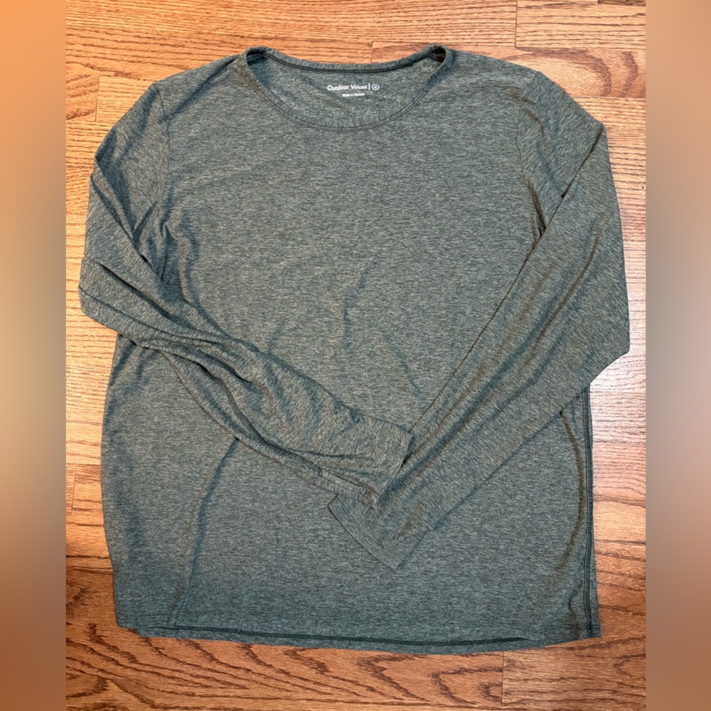 Green Outdoor Voices long sleeve shirt in women’s XL